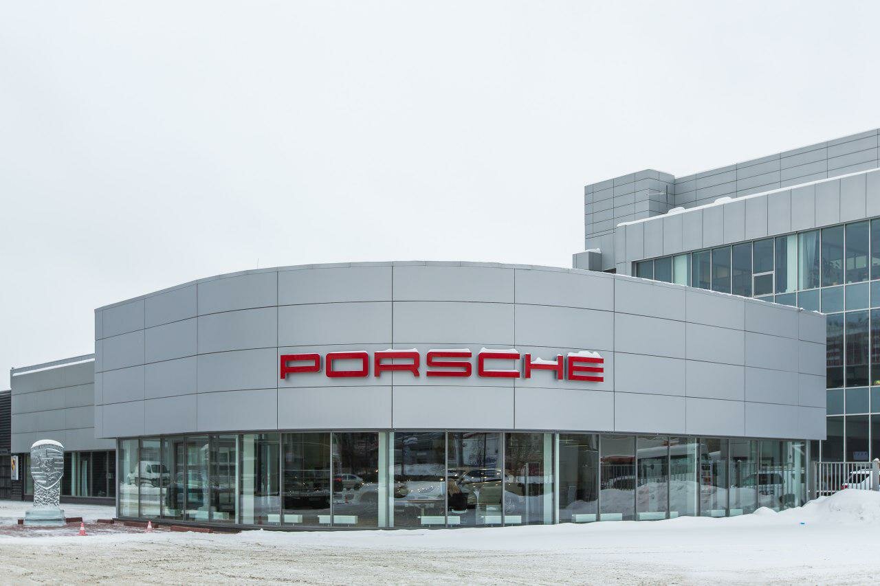 Порше челябинск. Porsche Челябинск. Порше центр Челябинск. Автосалон Porsche. Автосалон Порше.